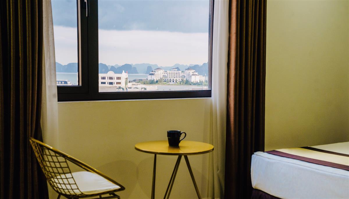 halongcentricahotel.com