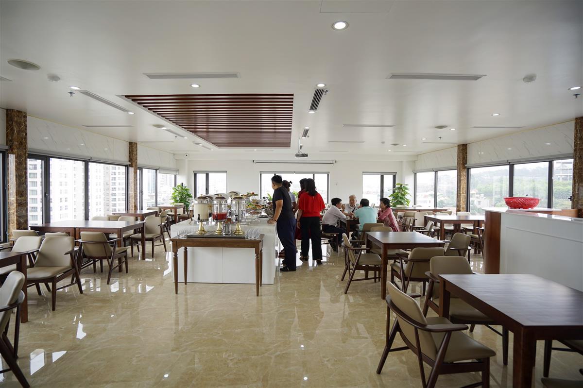 halongcentricahotel.com