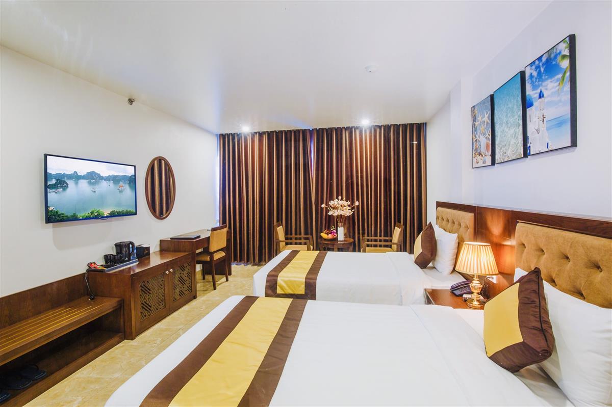 halongcentricahotel.com