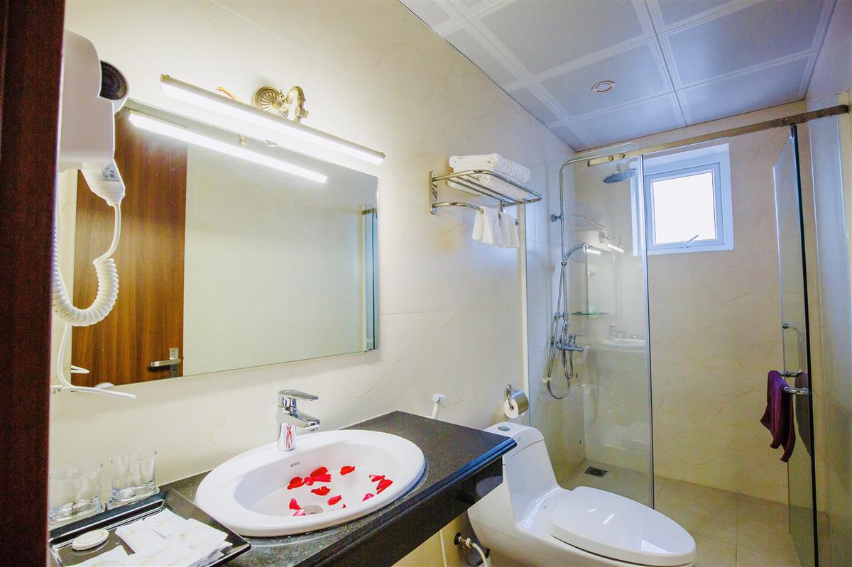 halongcentricahotel.com