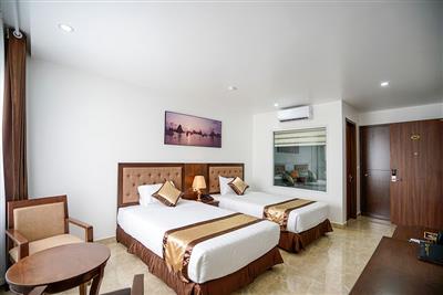 halongcentricahotel.com