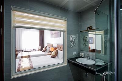 halongcentricahotel.com