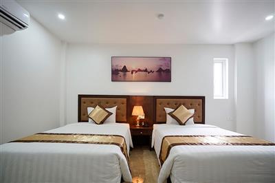 halongcentricahotel.com