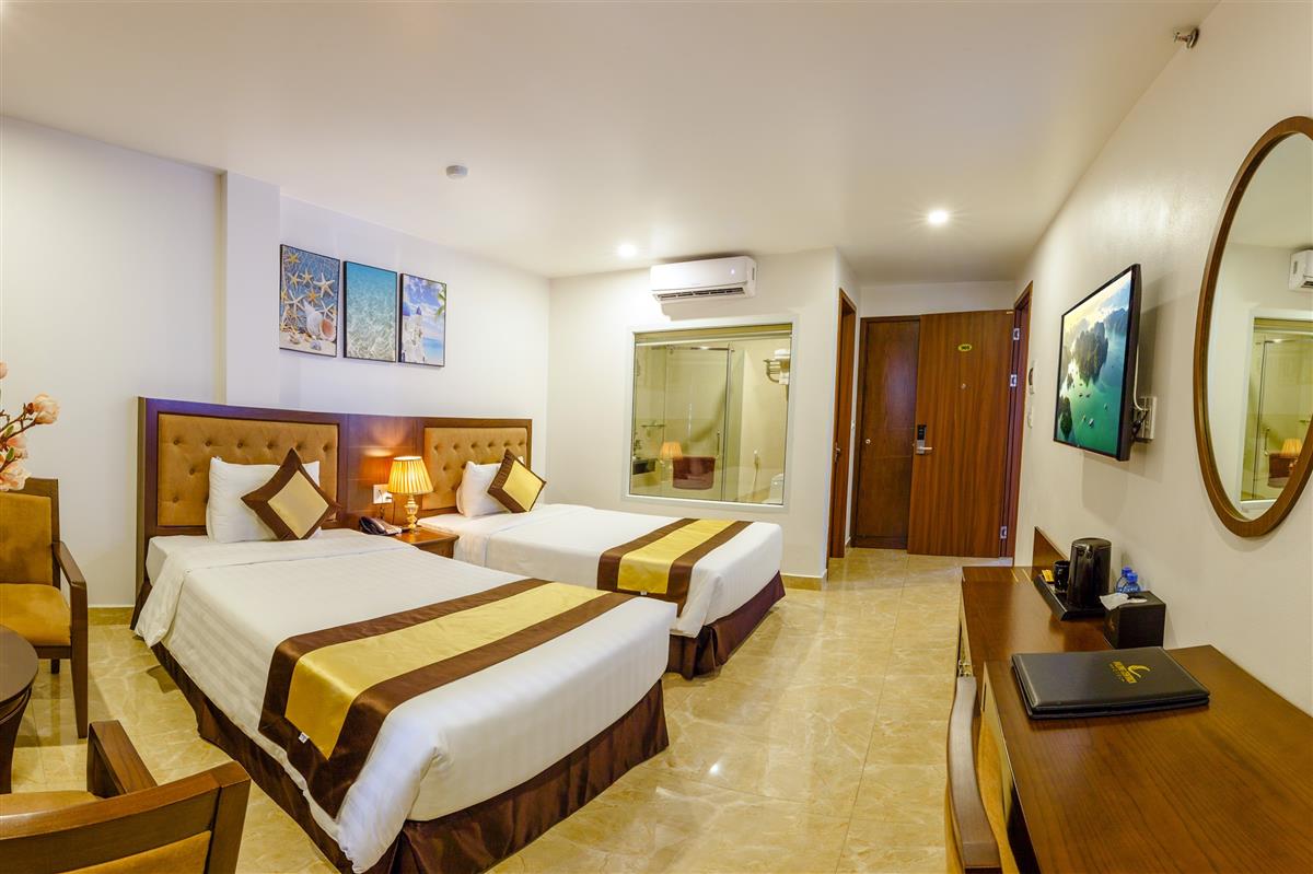 halongcentricahotel.com