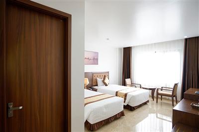 halongcentricahotel.com