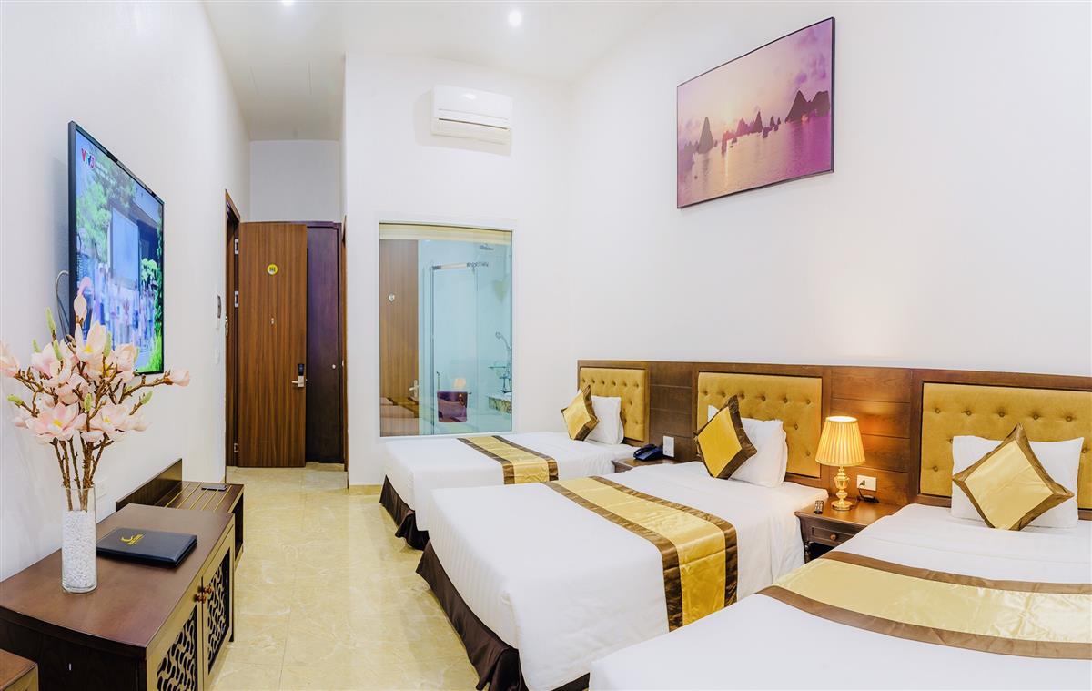 halongcentricahotel.com