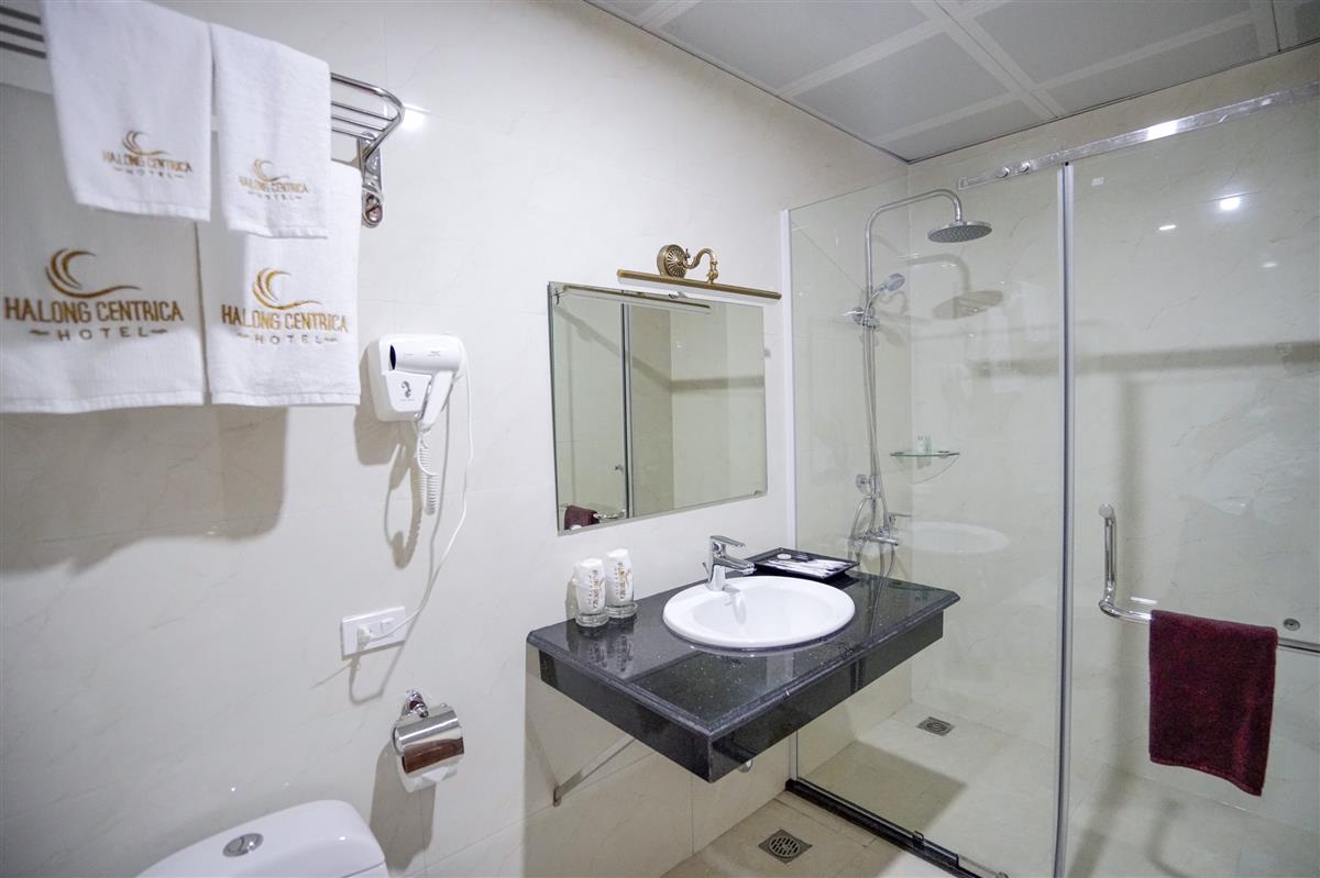 halongcentricahotel.com