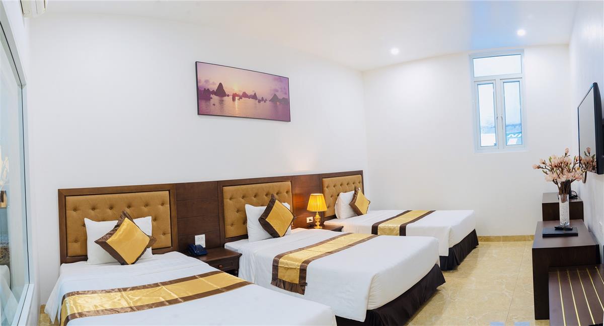 halongcentricahotel.com